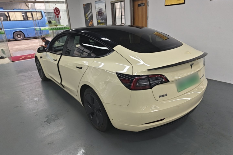 Tesla Model 3 2023 car image #5