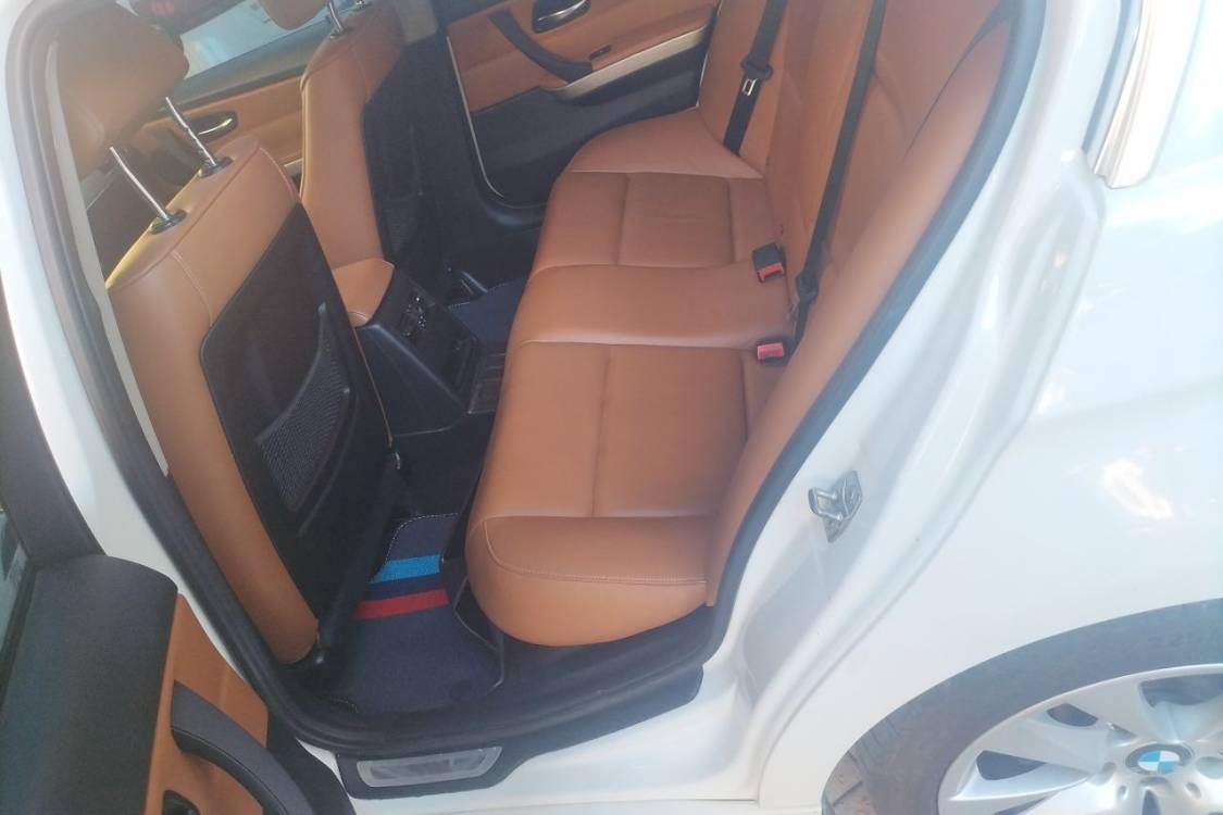 BMW 3 Series 2011 car image #21