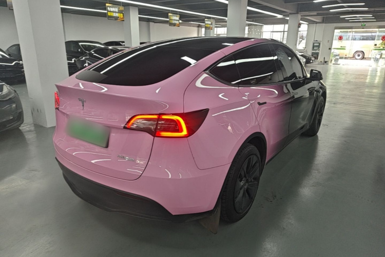 Tesla Model Y 2024 #5 Tesla Model Y 2024 car image #5