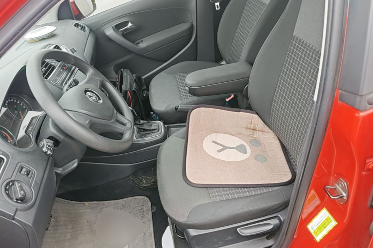 Volkswagen Polo 2015 car image #15