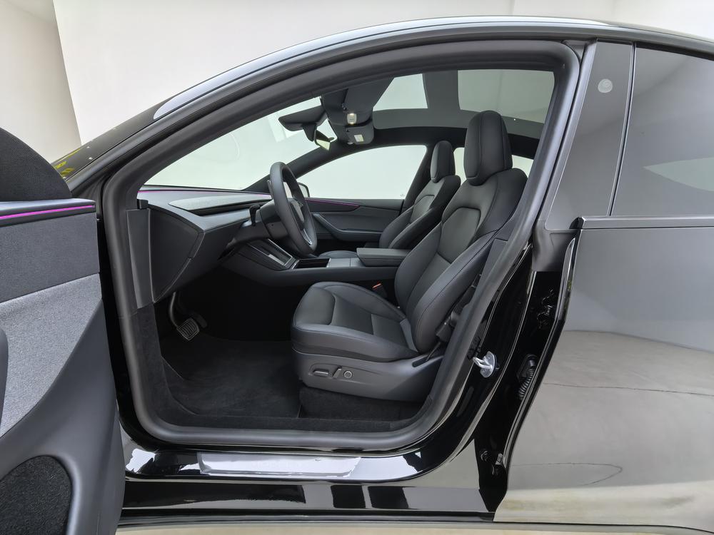 Tesla Model Y 2026 #17 Tesla Model Y 2026 car image #17