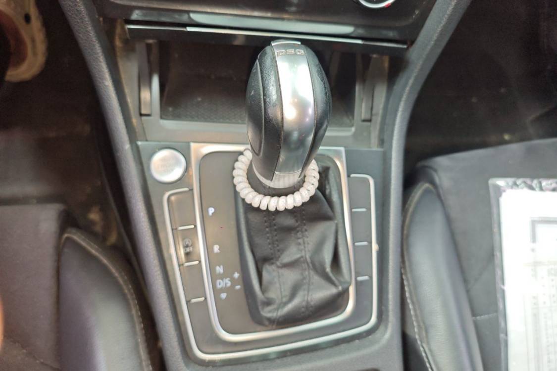 Volkswagen Golf 2019 car image #17
