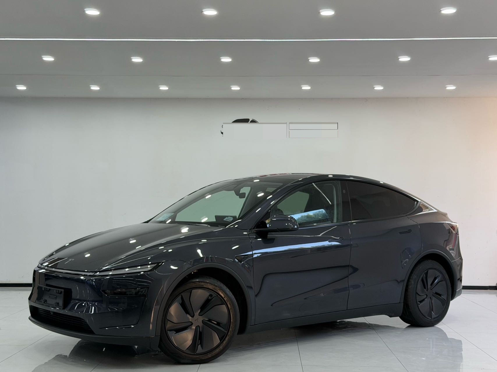 Tesla Model Y 2025 Tesla Model Y 2025 immagine di auto