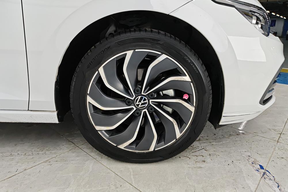 Volkswagen Golf 2024 car image #9