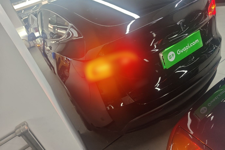 Tesla Model Y 2022 car image #5