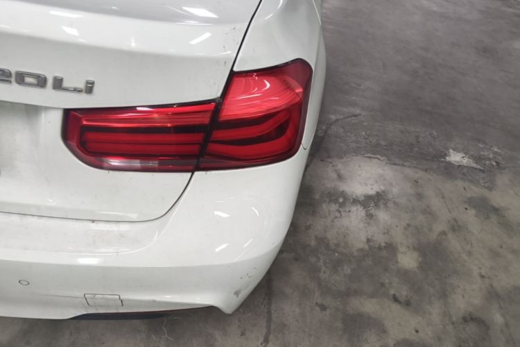 BMW 3 Series 2019 car image #8