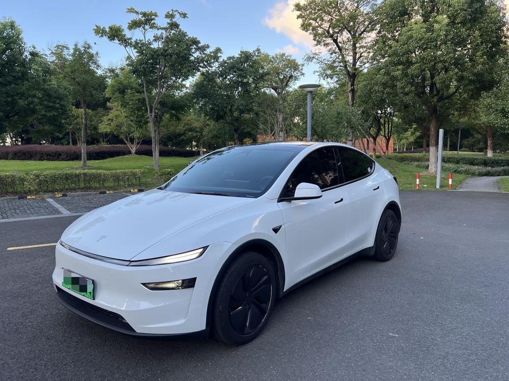 Tesla Model Y 2026 car image 