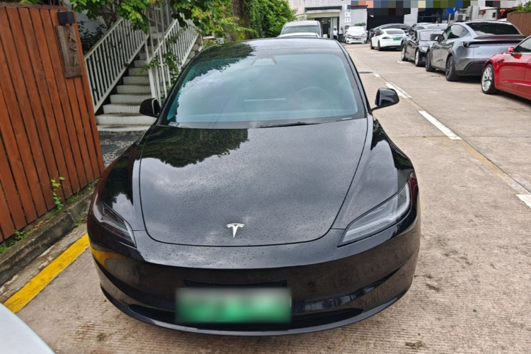 Tesla Model 3 2024 car image #3