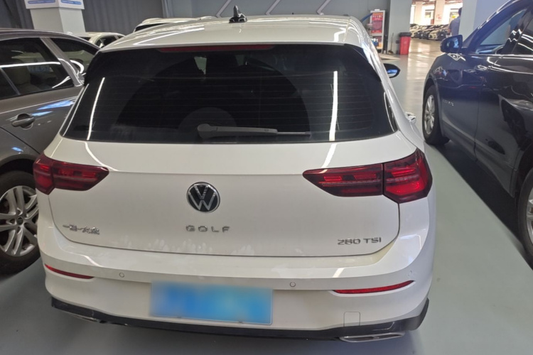 Volkswagen Golf 2025 car image #6