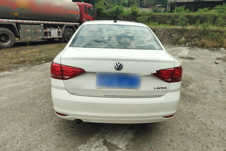 Volkswagen Lavida 2018 car image #6