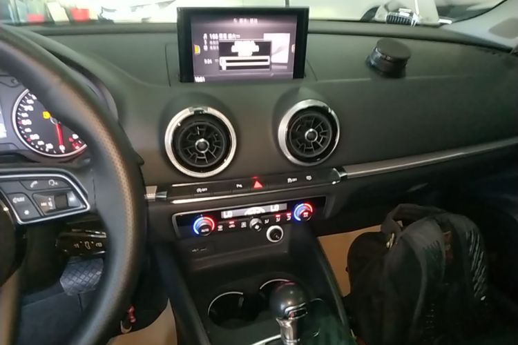 Audi A3 2019 immagine di auto #13
