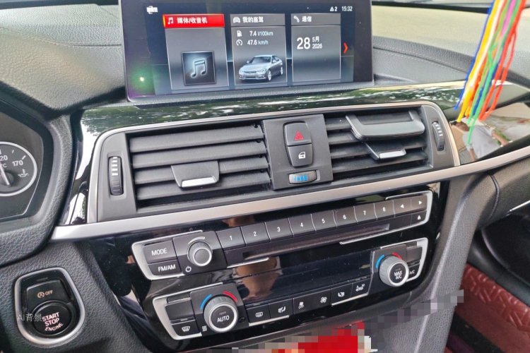 BMW 3 Series 2019 car image #15