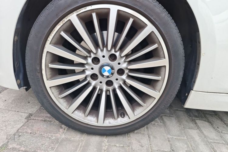 BMW 3 Series 2019 car image #9