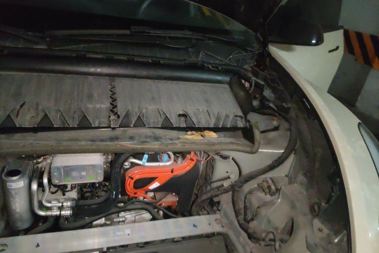 Tesla Model Y 2022 car image #25
