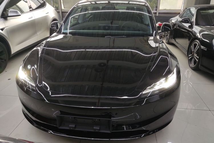 Tesla Model 3 2026 car image #3