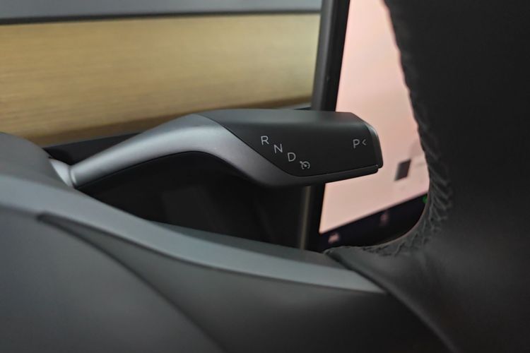 Tesla Model Y 2023 #14 Tesla Model Y 2023 car image #14