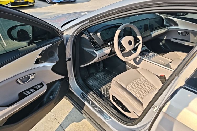 BYD Han 2025 car image #16