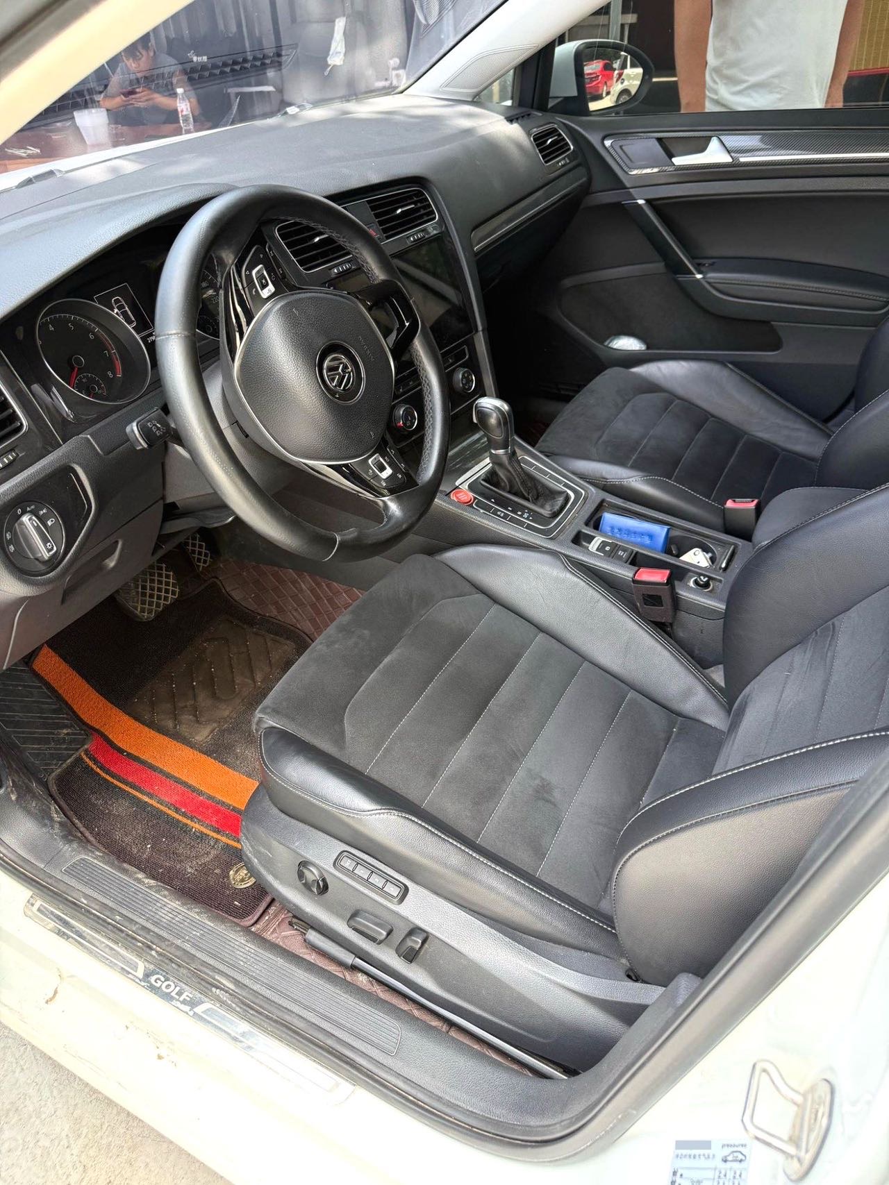 Volkswagen Golf 2018 car image #2