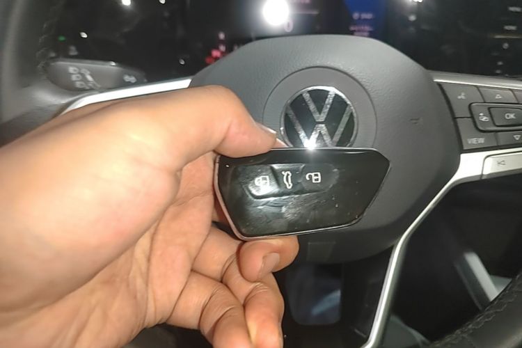 Volkswagen Golf 2023 car image #9