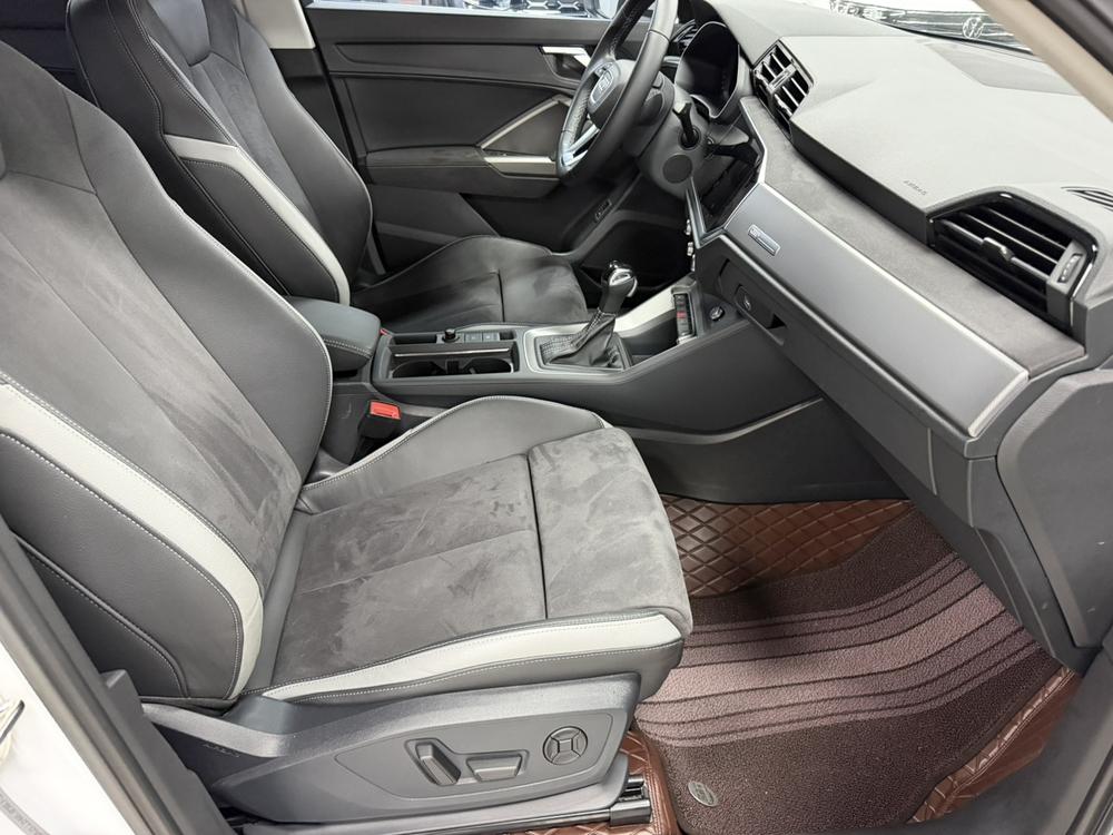 Audi Q3 2022 car image #14