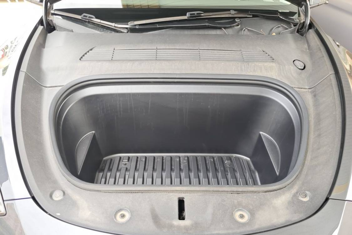 Tesla Model Y 2024 car image #10