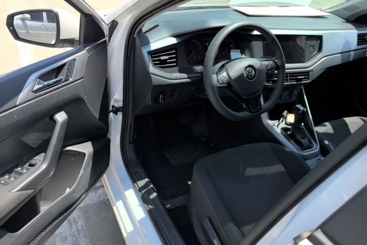 Volkswagen Polo 2020 car image #12
