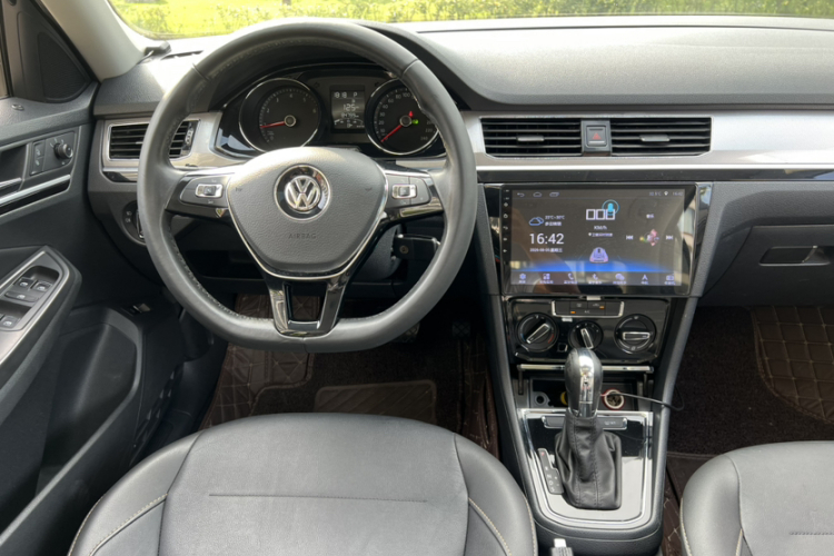 Volkswagen Bora 2018 car image #16