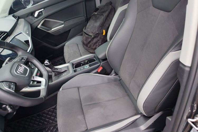 Audi Q3 2023 car image #17
