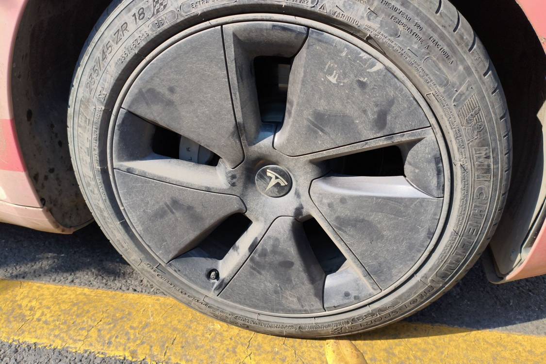 Tesla Model 3 2023 car image #9