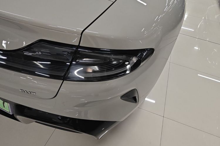 MI SU7 2025 immagine di auto #8