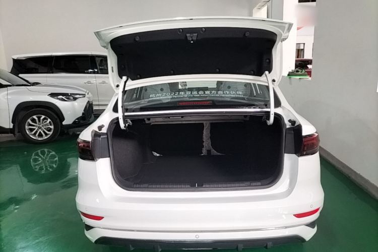 GEELY Emgrand 2026 car image #19