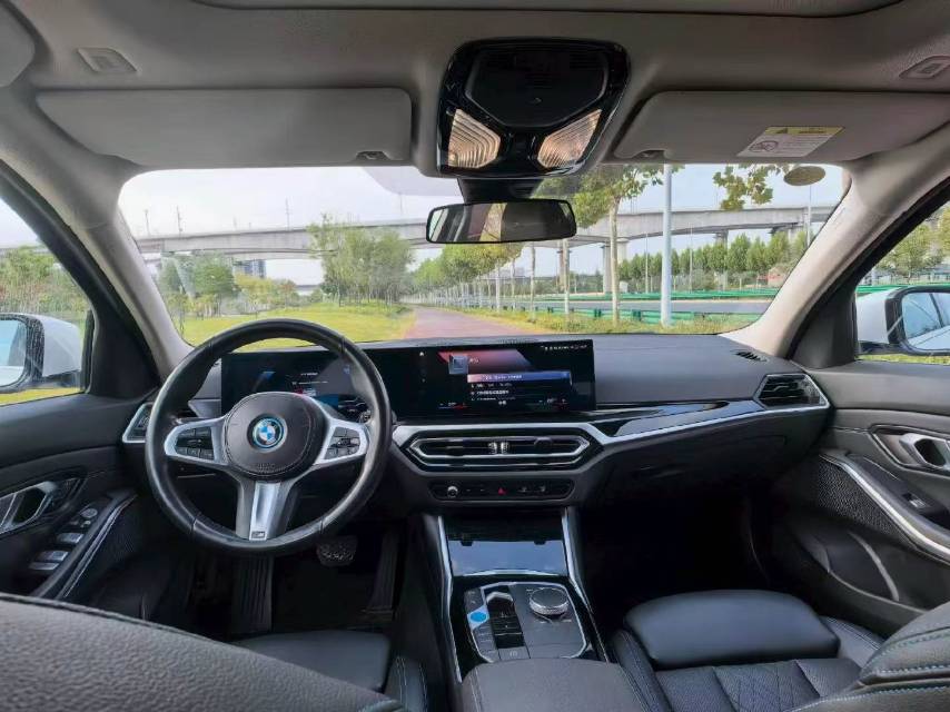 BMW i3 2023 car image #5