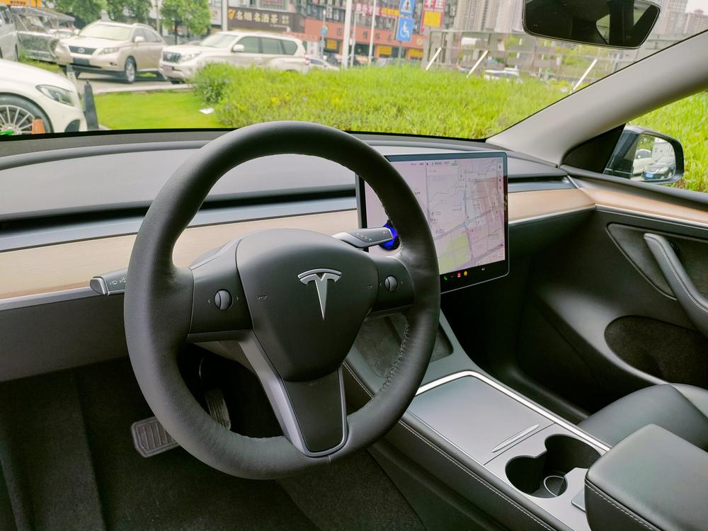 Tesla Model Y 2021 car image #18