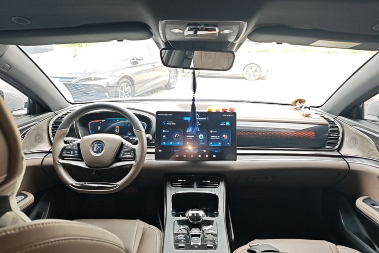 2022 car image #10