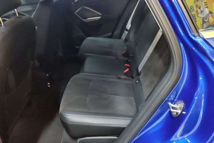 Audi Q3 2020 car image #17