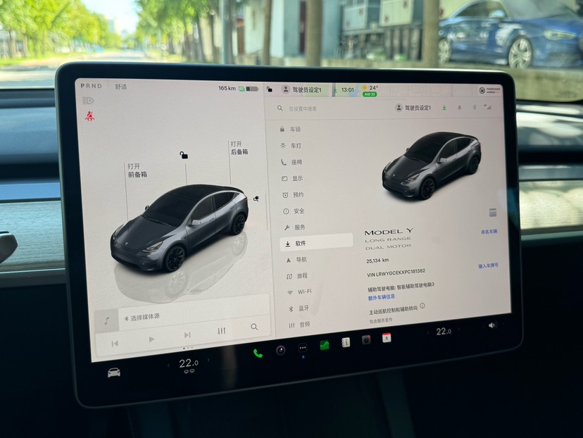 Tesla Model Y 2023 #8 Tesla Model Y 2023 car image #8