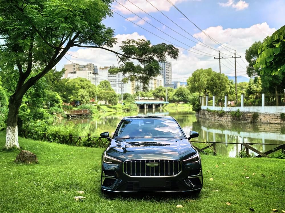 GEELY Emgrand 2025 car image #2