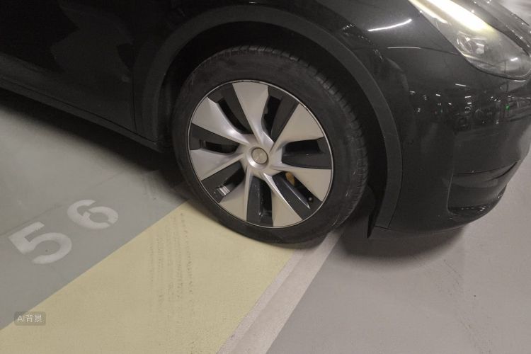 Tesla Model Y 2023 immagine di auto #9