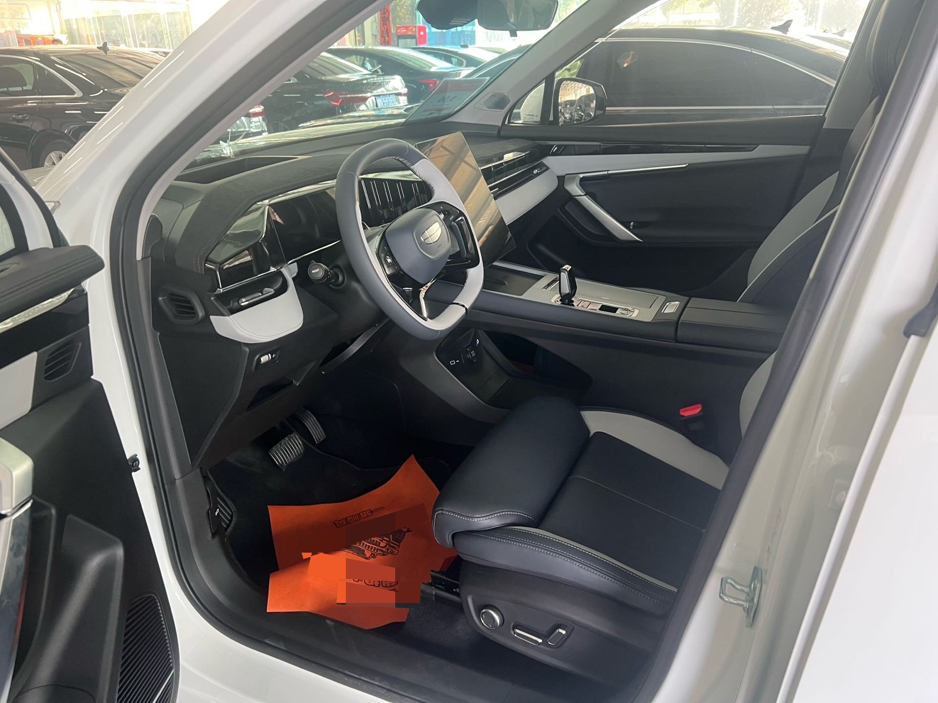 GEELY Boyue L 2025 immagine di auto #2