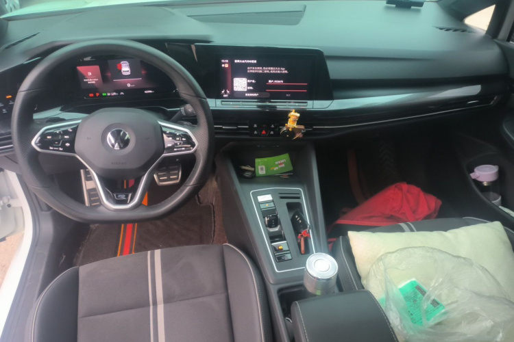 Volkswagen Golf 2024 immagine di auto #7