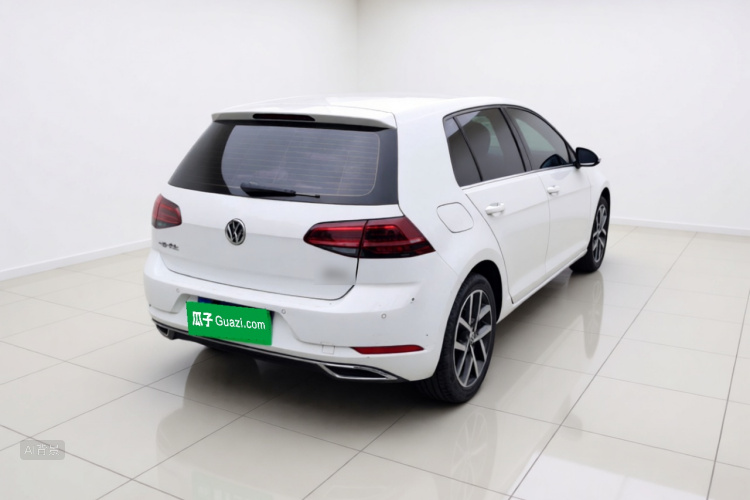 Volkswagen Golf 2018 car image #7