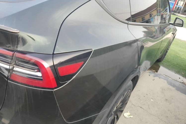 Tesla Model Y 2022 car image #8