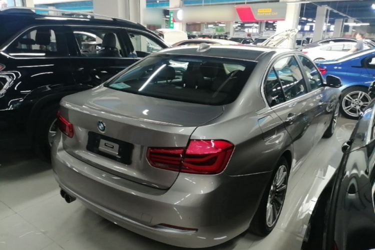 BMW 3 Series 2019 car image #5
