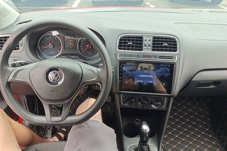 Volkswagen Polo 2014 car image #10