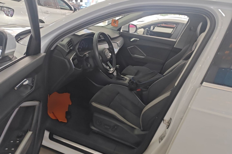 Audi Q3 2019 #19 Audi Q3 2019 car image #19