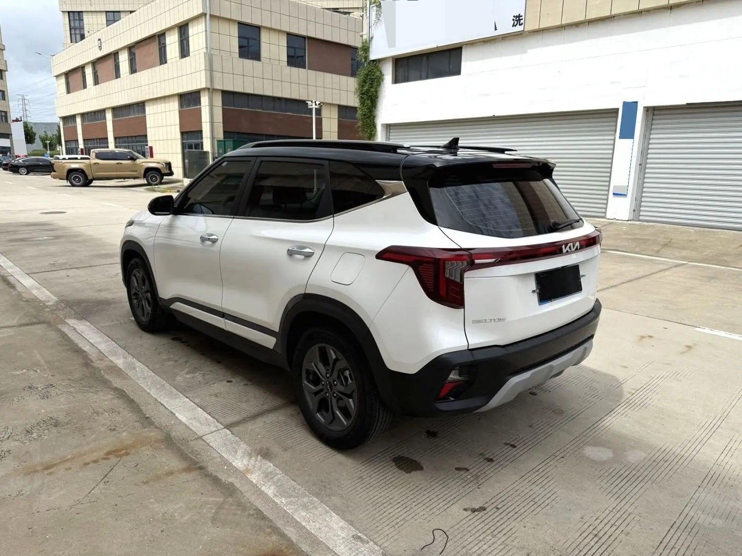 Kia Seltos 2024 car image #6