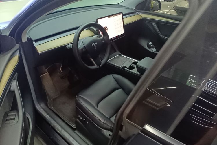Tesla Model Y 2023 #16 Tesla Model Y 2023 car image #16