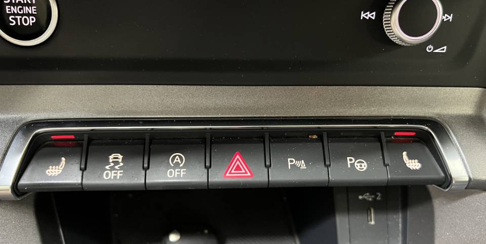 Audi Q3 2022 car image #13