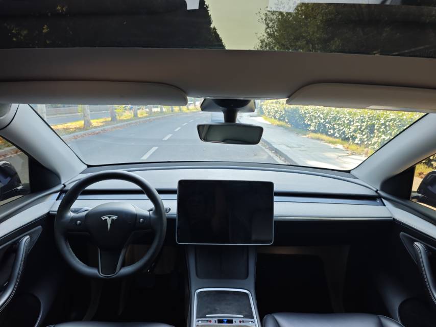Tesla Model Y 2023 #6 Tesla Model Y 2023 car image #6