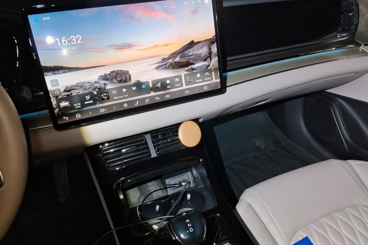 BYD Han 2024 car image #17